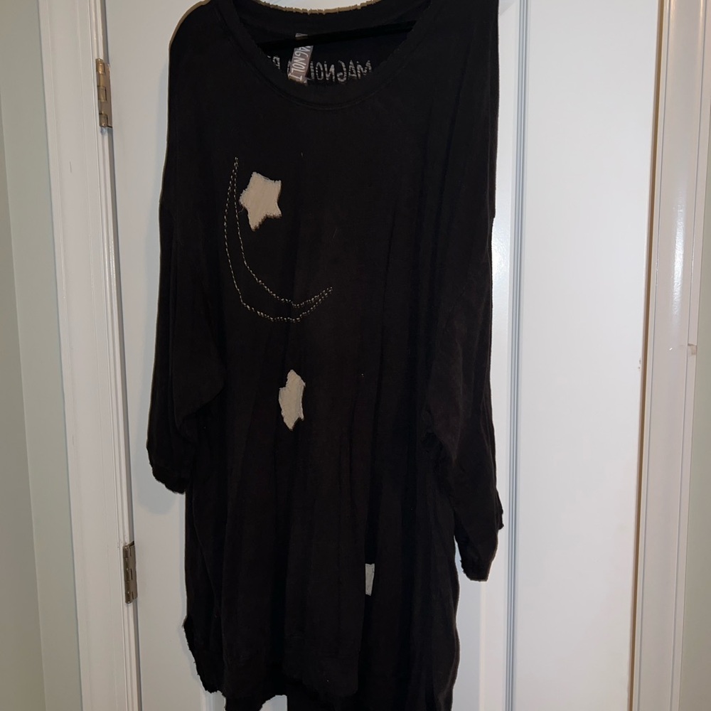 Magnolia Pearl Black Top with White Accents